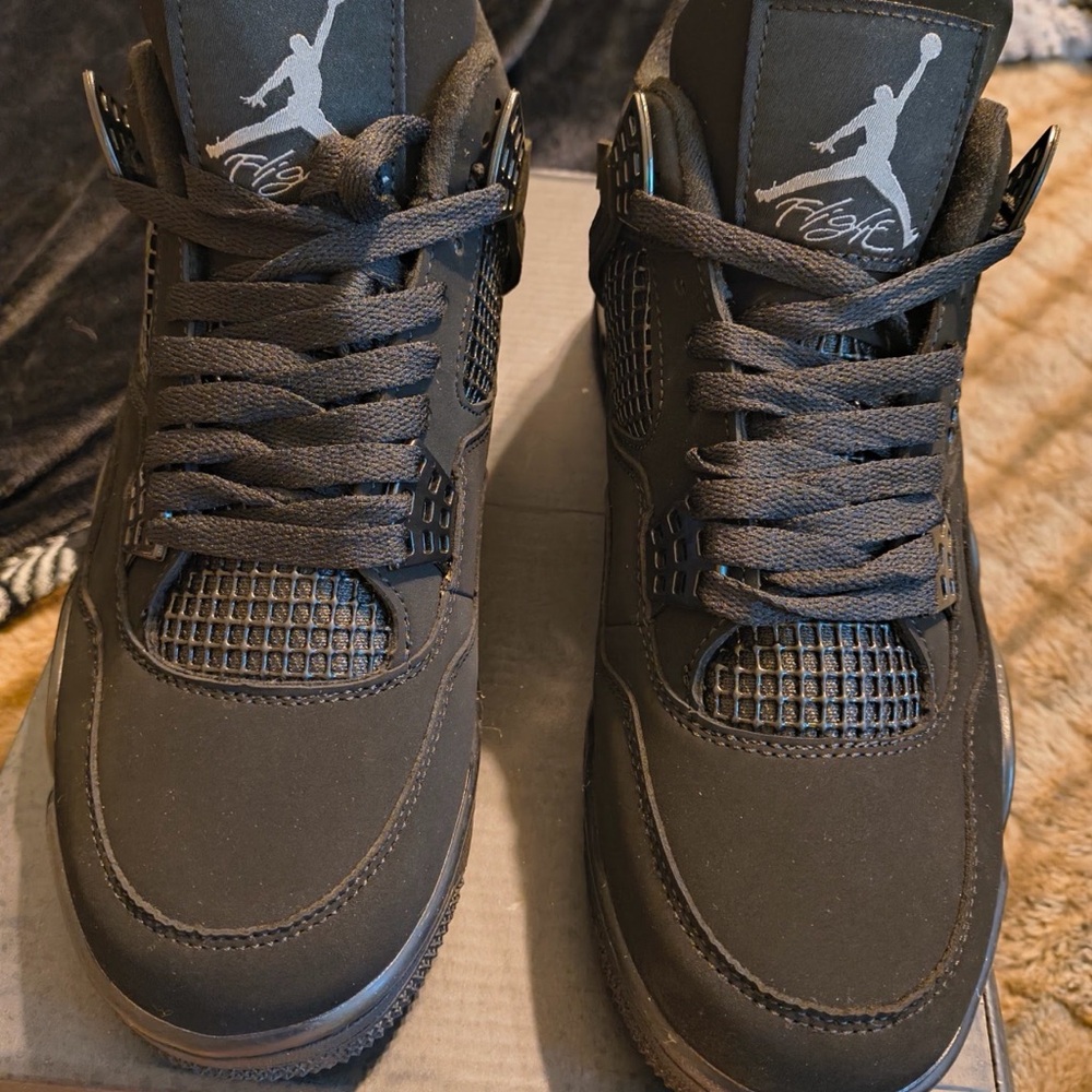 Retro 4 black cat